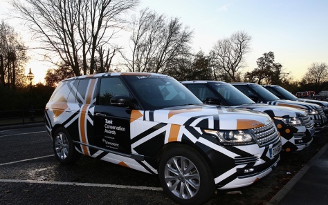 Sponsoring brand, Land Rover, gets the graphic treatment